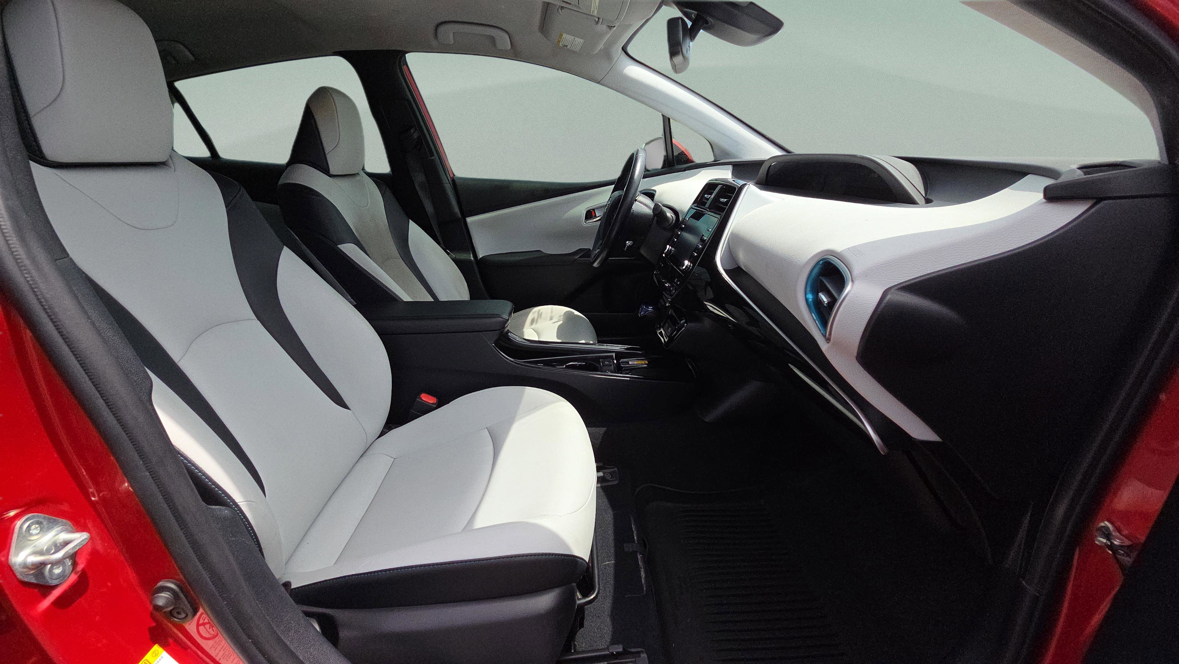 Used 2022 Toyota Prius XLE FWD image 16