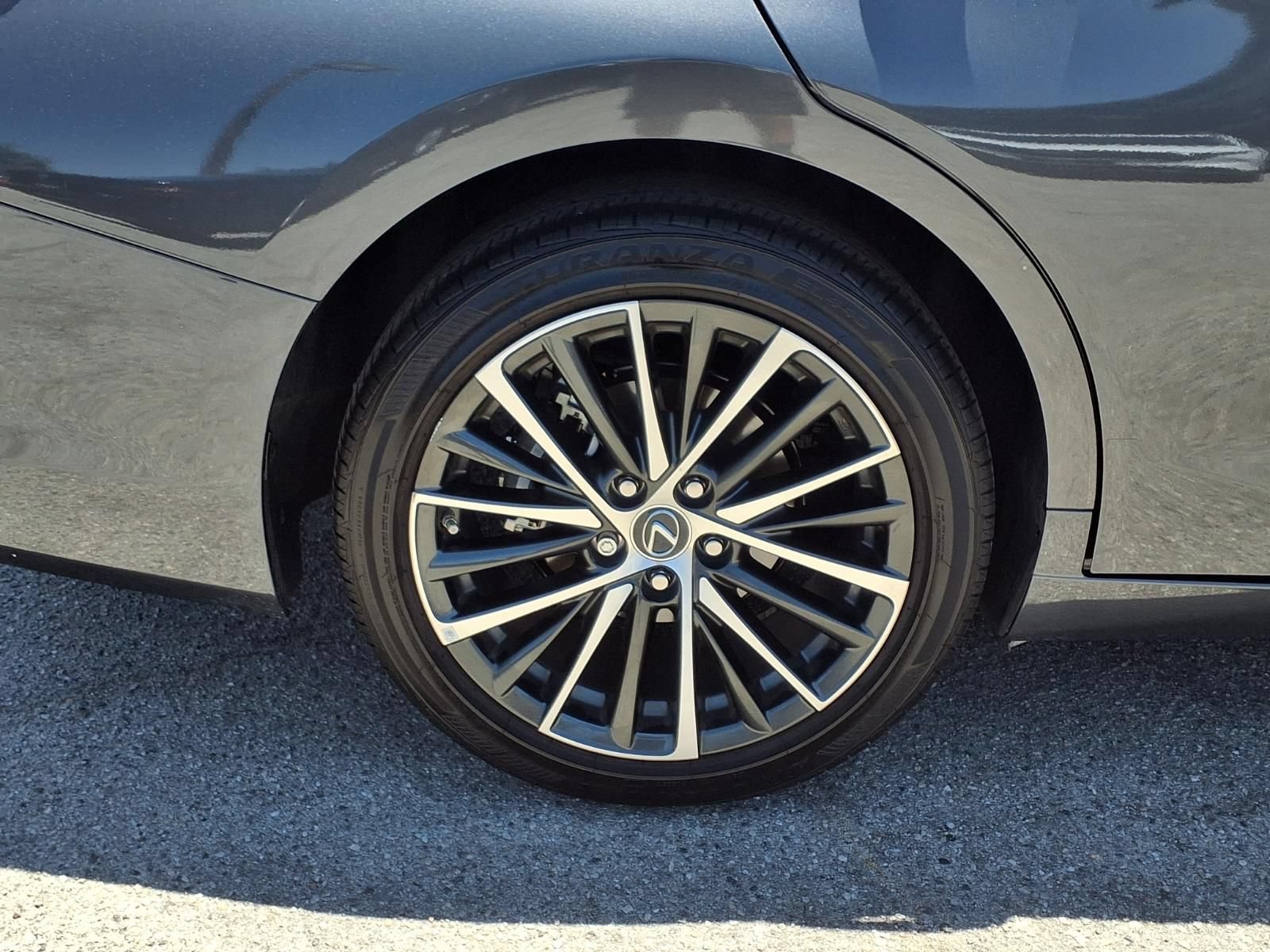 Used 2025 Lexus ES 300h w/ Premium Package FWD image 4