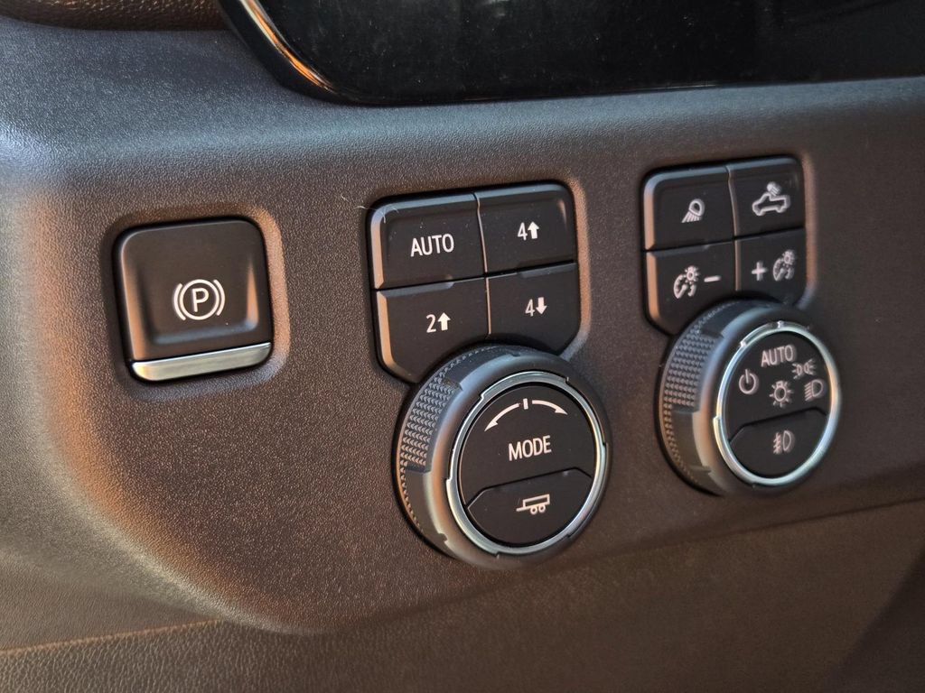 Used 2024 Chevrolet Silverado 1500 LT Trail Boss w/ LT Trail Boss Premium Package AWD/4WD image 19