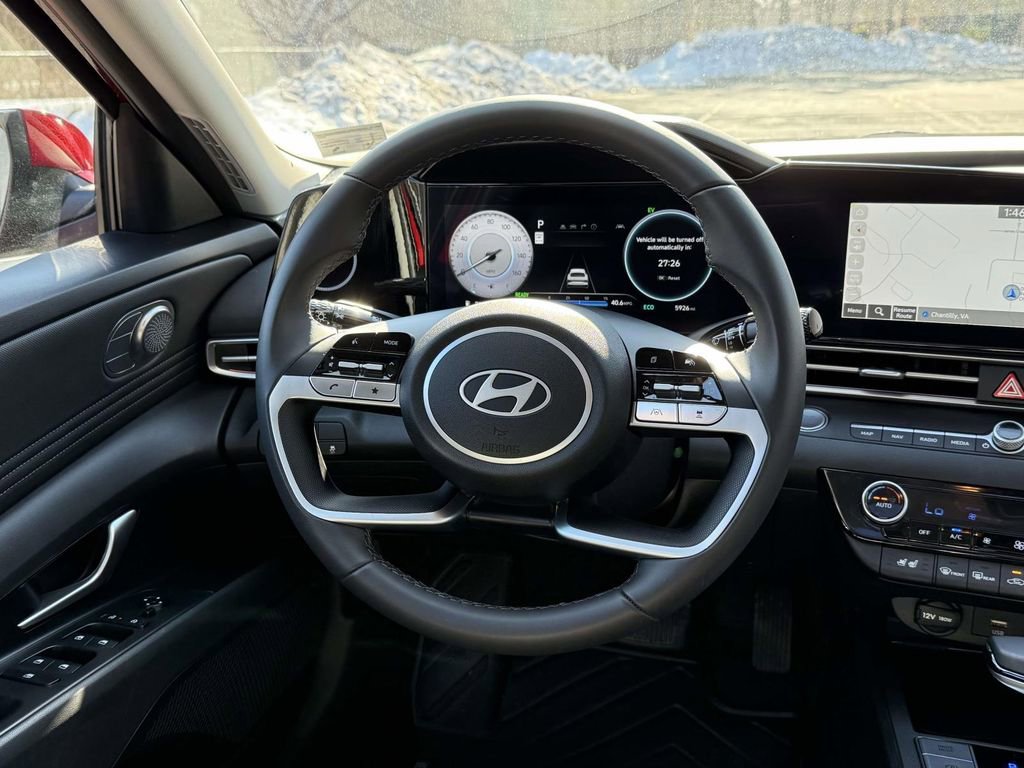 Used 2025 Hyundai Elantra Limited image 9