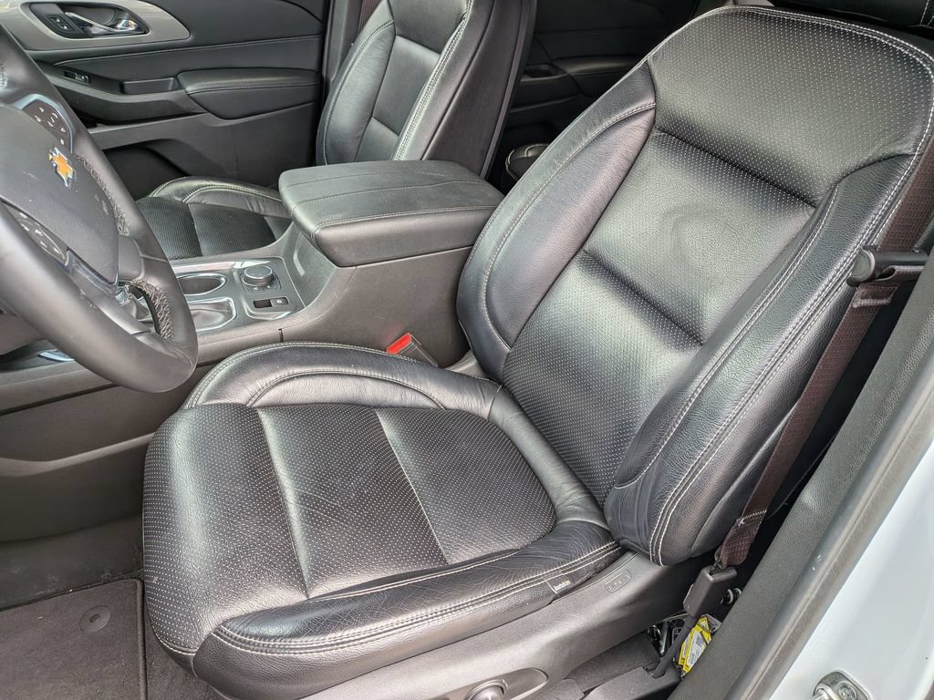 Used 2023 Chevrolet Traverse LT w/ LPO, Cargo Package FWD image 31