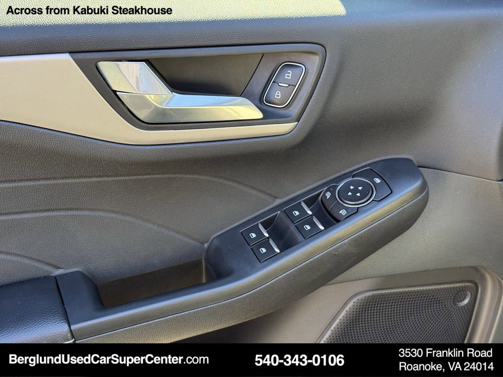 Used 2022 Ford Escape SEL image 17