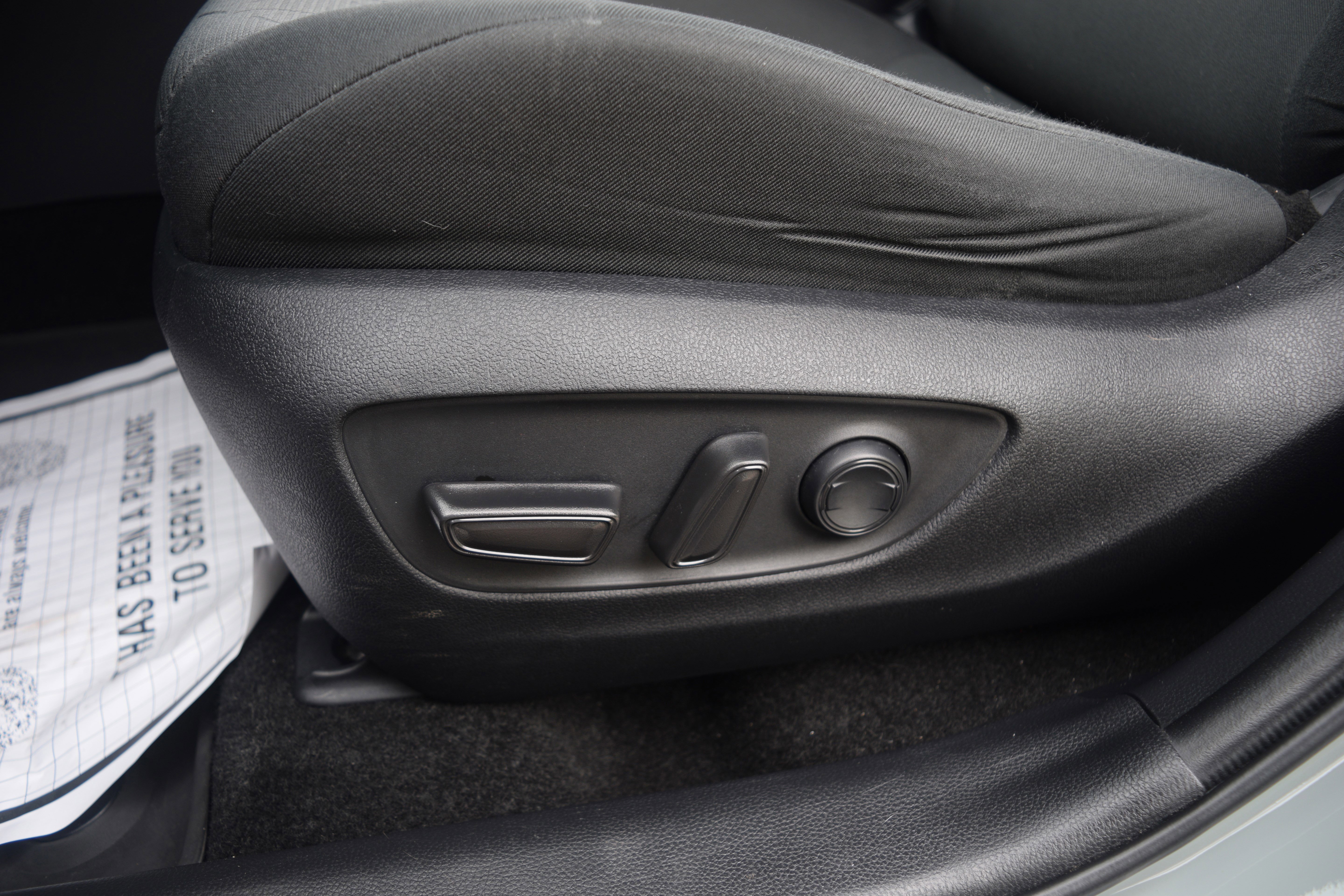 Used 2020 Toyota RAV4 XLE w/ All Weather Liner Package AWD/4WD image 19