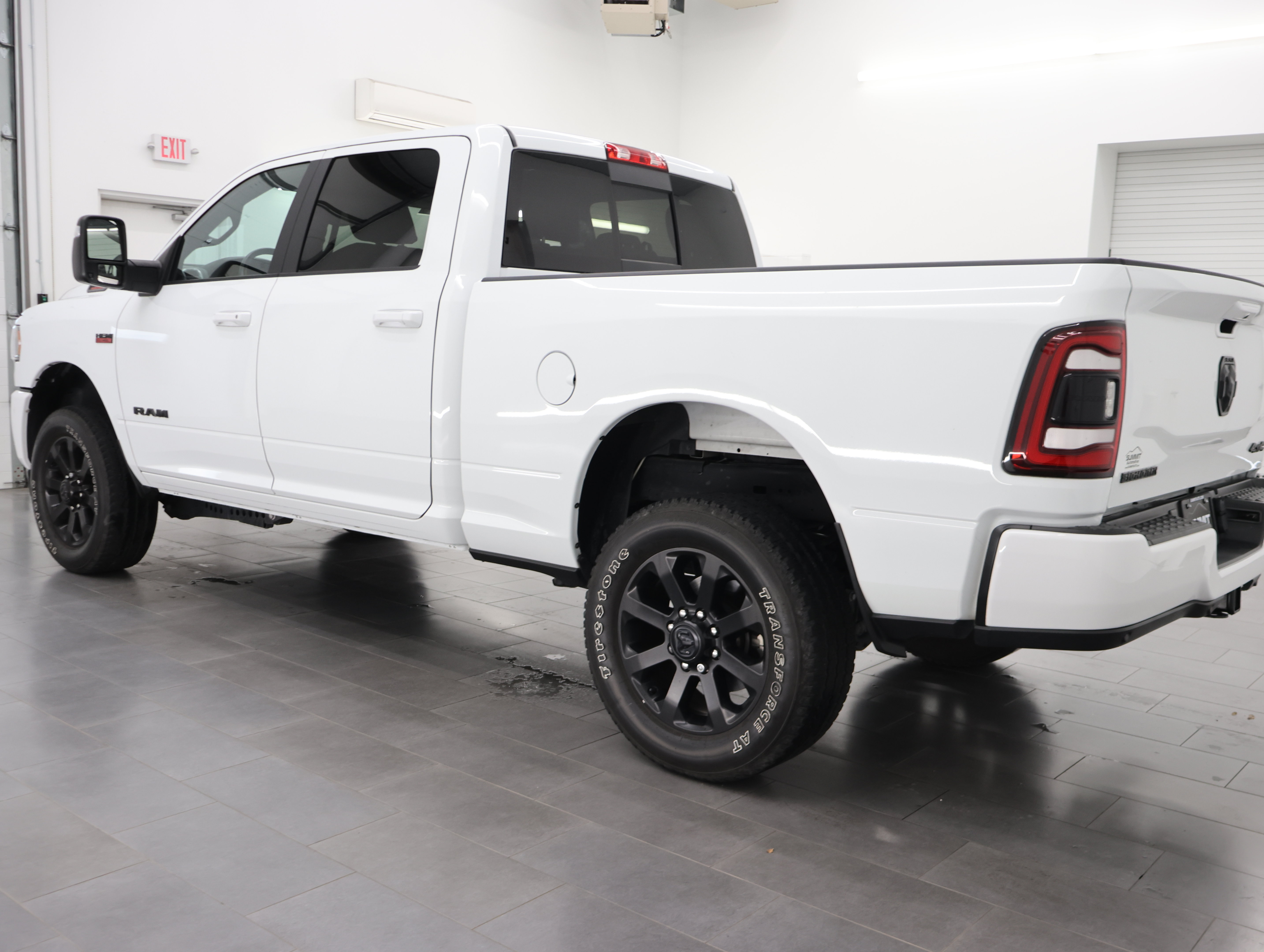 Used 2024 RAM 2500 Big Horn w/ Night Edition AWD/4WD image 6