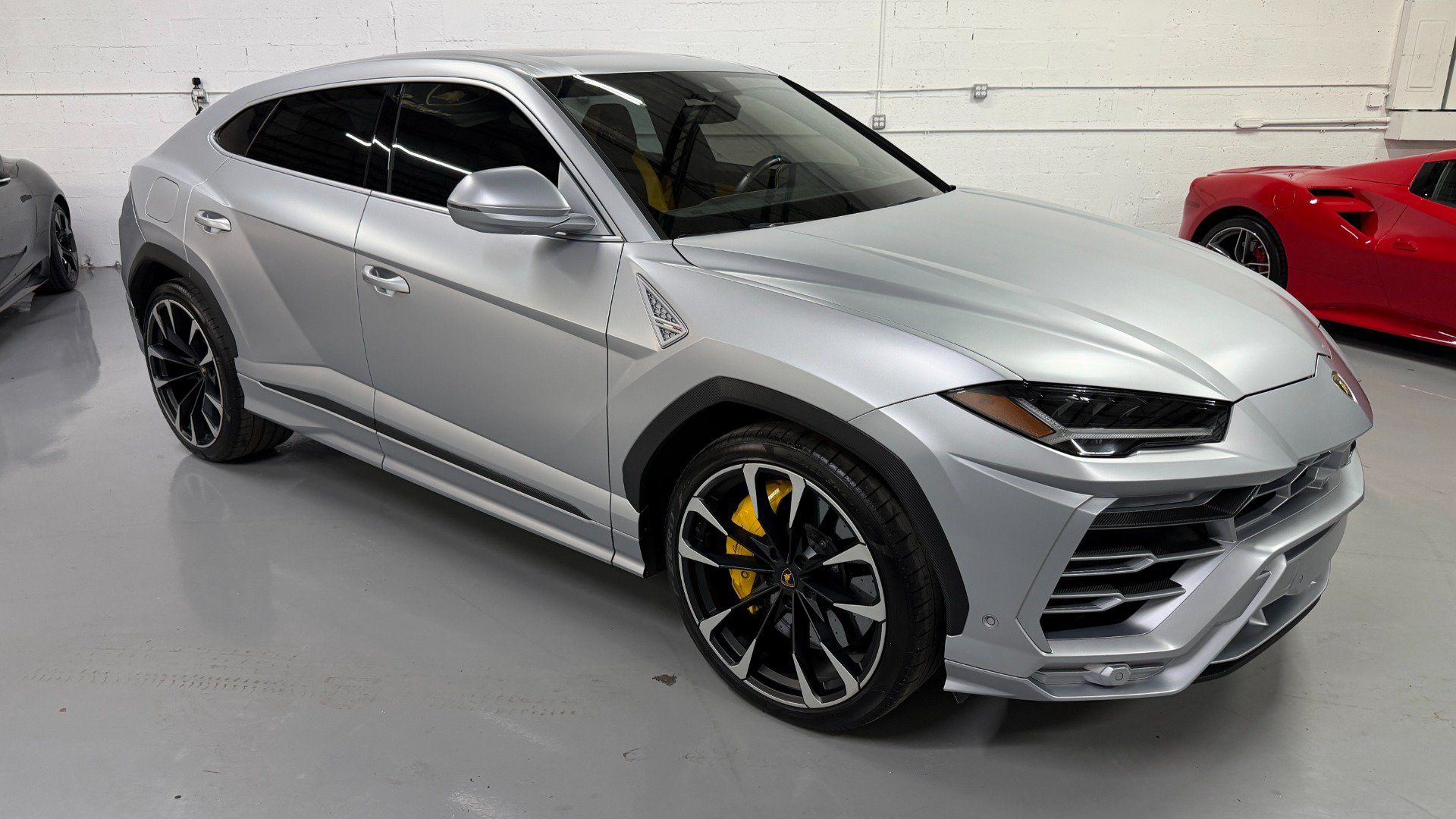 Used 2022 Lamborghini Urus AWD/4WD image 2