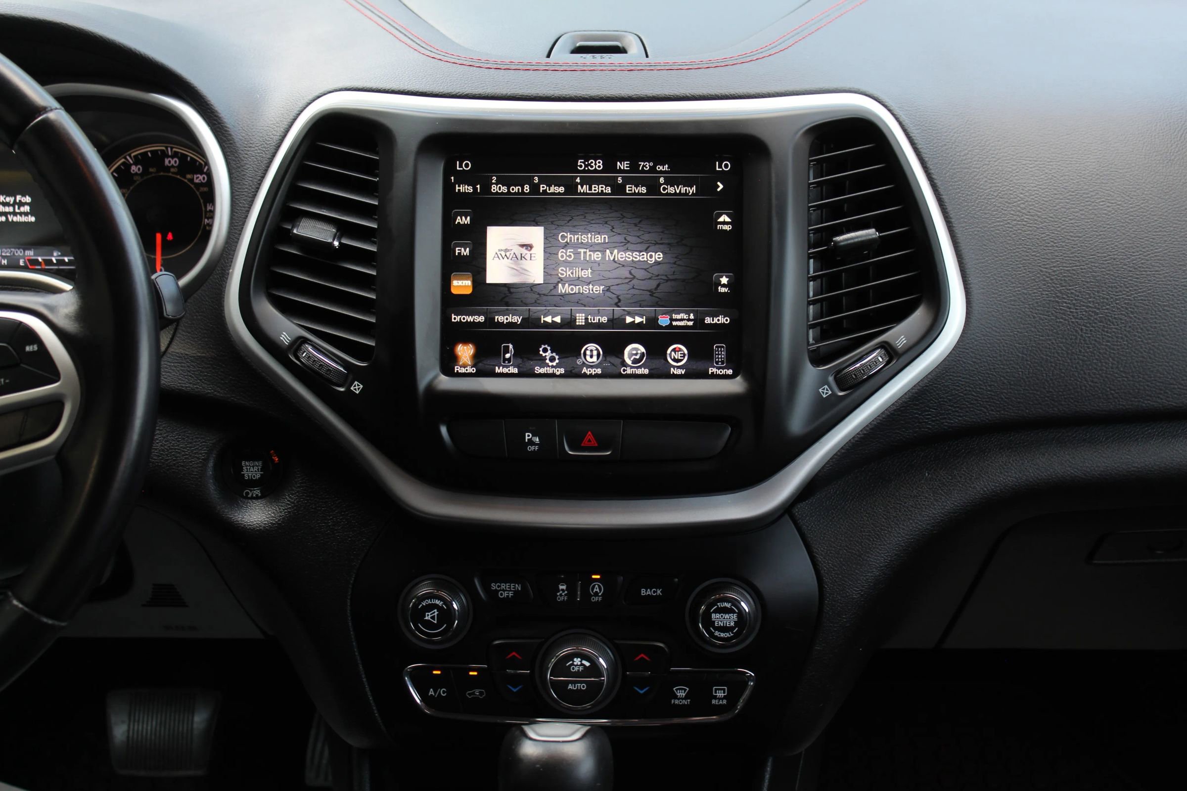 Used 2018 Jeep Cherokee Trailhawk image 21