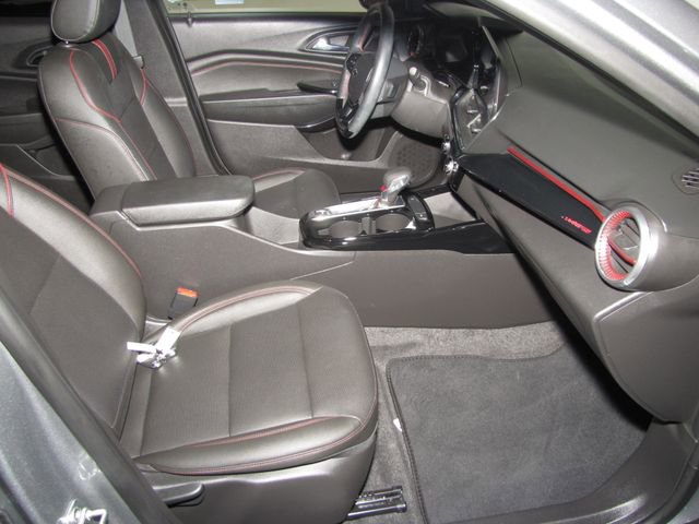 Used 2025 Chevrolet Trax RS w/ Driver Confidence Package image 19