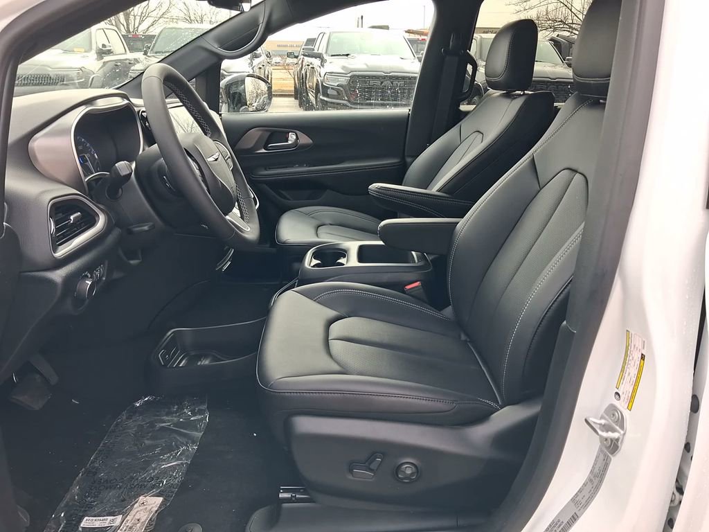 New 2026 Chrysler Voyager LX image 22