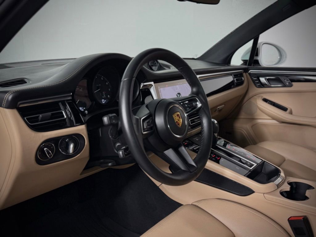 Certified 2024 Porsche Macan AWD/4WD image 4