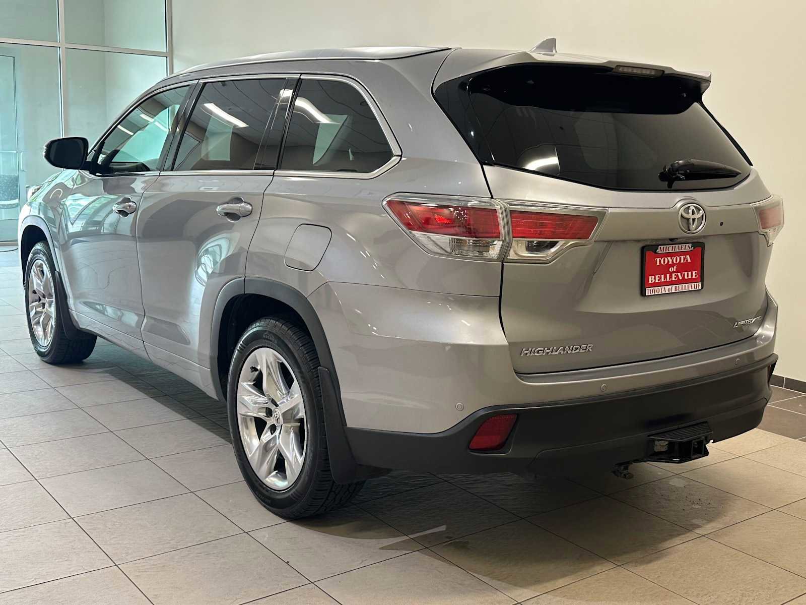 Used 2014 Toyota Highlander Limited Platinum AWD/4WD image 4