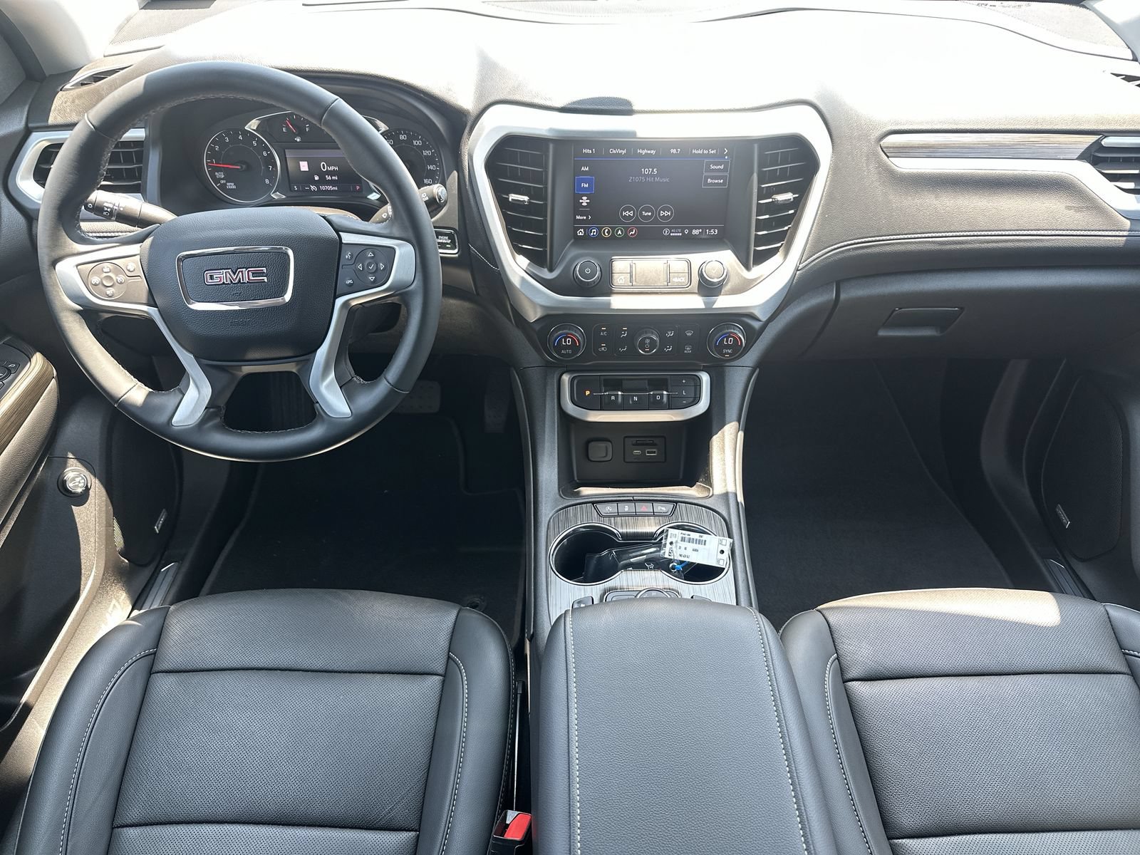 Used 2023 GMC Acadia SLT w/ LPO, Floor Liner Package FWD image 18