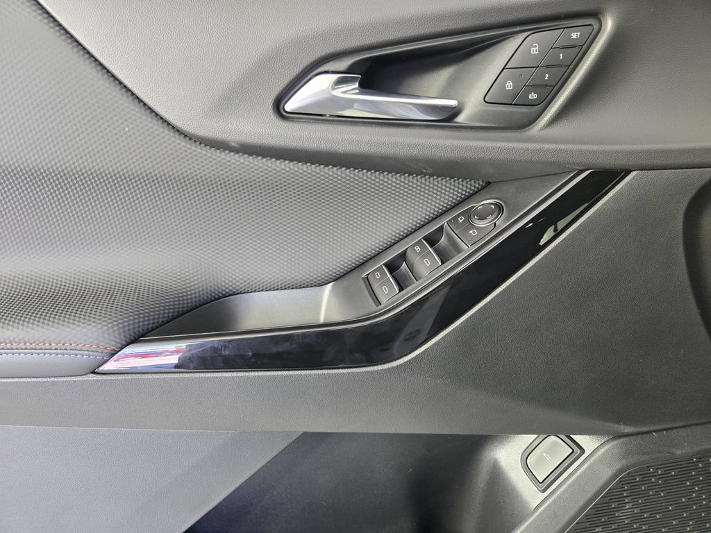 New 2026 Chevrolet Equinox RS w/ Convenience Package III FWD image 24