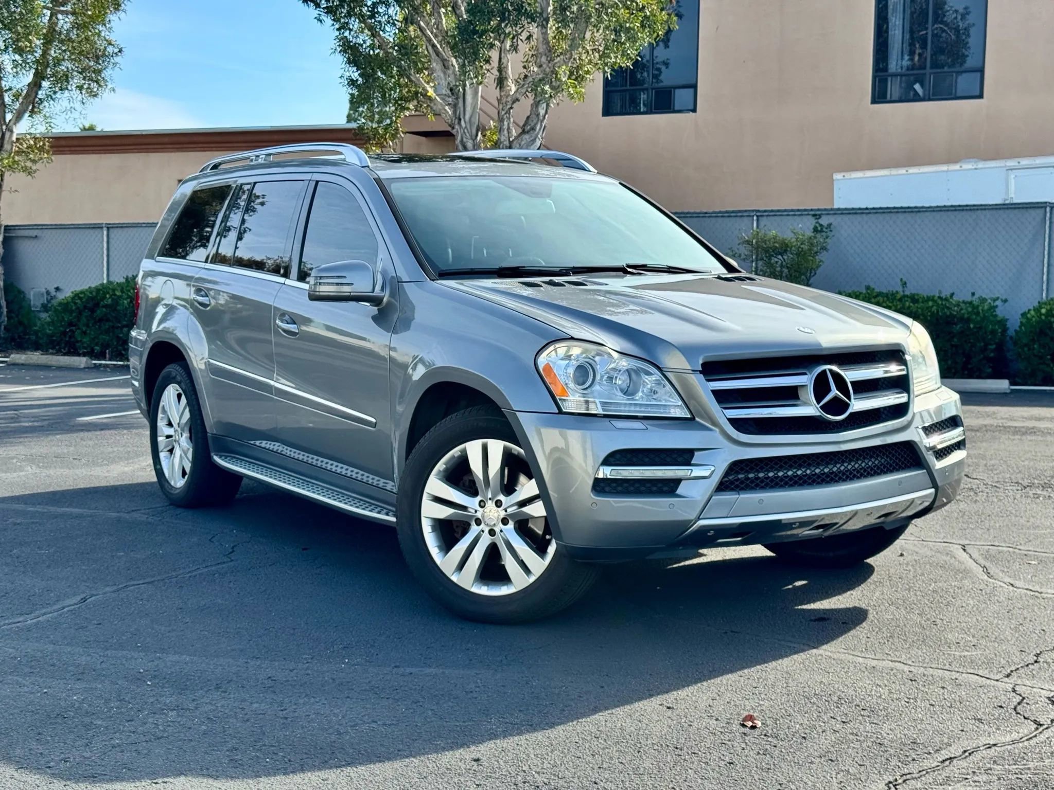 Used 2012 Mercedes-Benz GL 450 4MATIC image 2