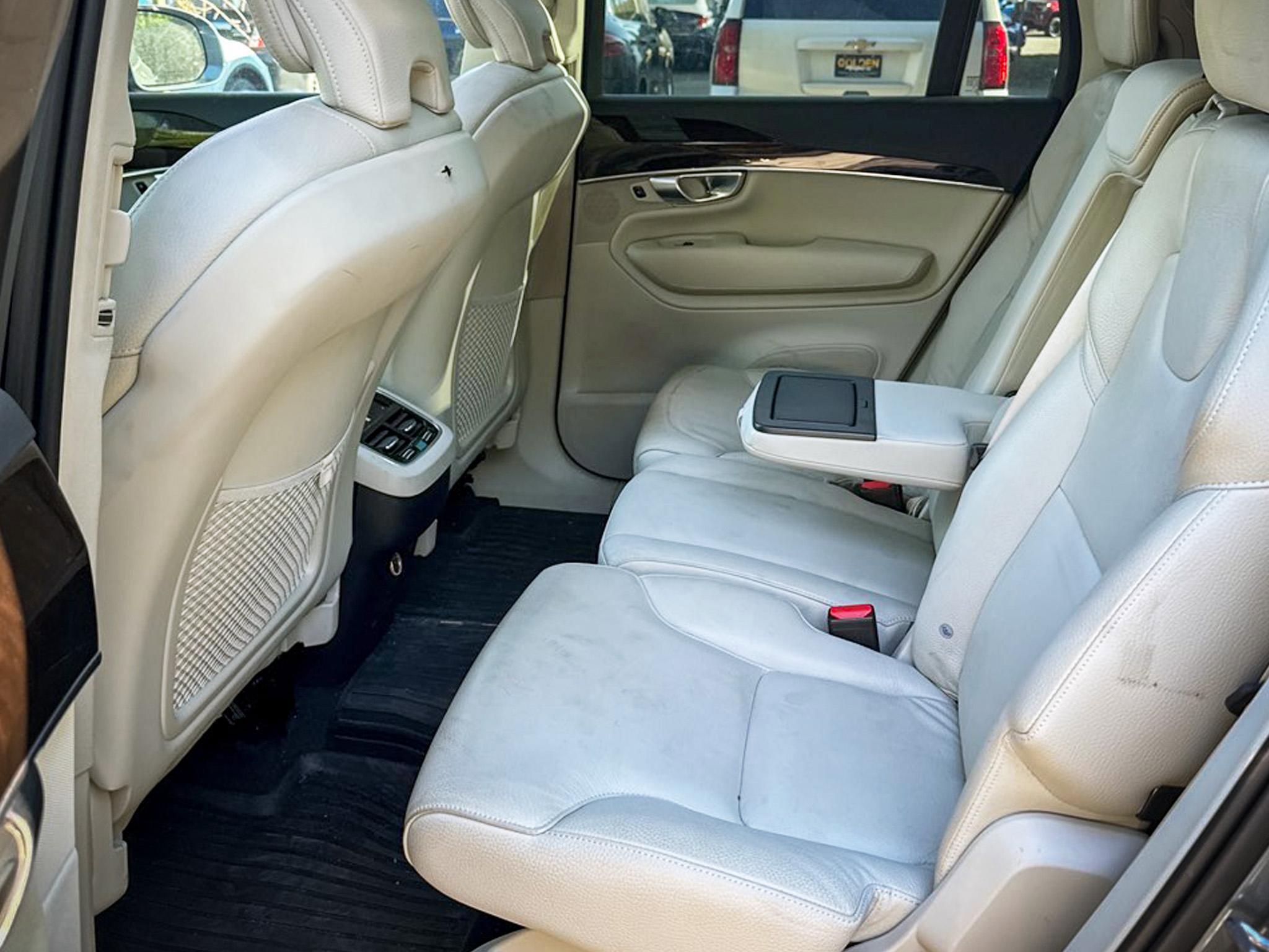 Used 2019 Volvo XC90 T6 Momentum w/ Advanced Package image 31