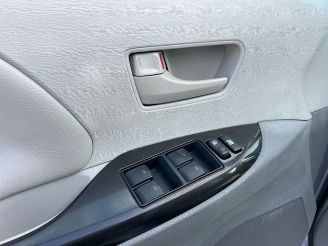 Used 2011 Toyota Sienna LE w/ Towing Pkg image 24