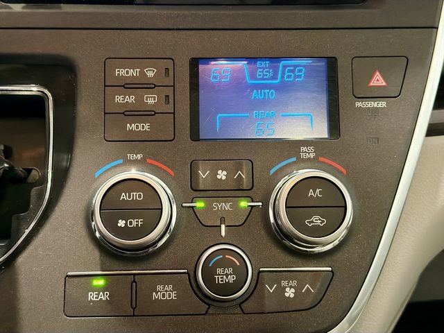 Used 2018 Toyota Sienna XLE FWD image 13