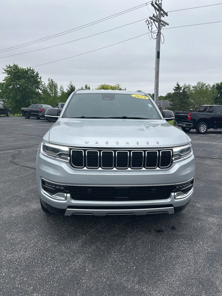 Used 2024 Jeep Wagoneer L Series II w/ Flexible Seating Group AWD/4WD image 2