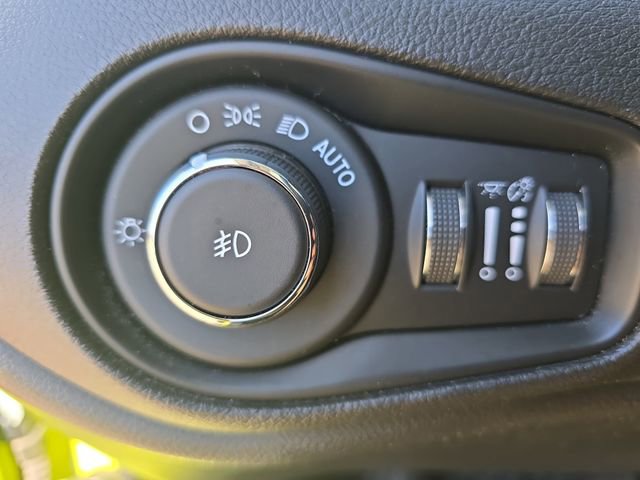 Used 2018 Jeep Renegade Trailhawk image 25