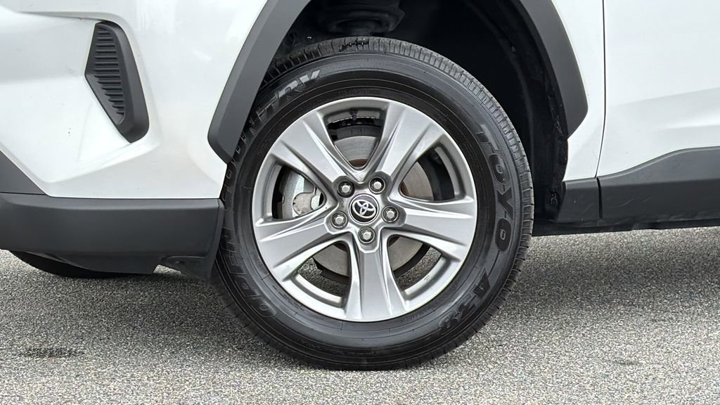 Used 2025 Toyota RAV4 LE AWD/4WD image 28