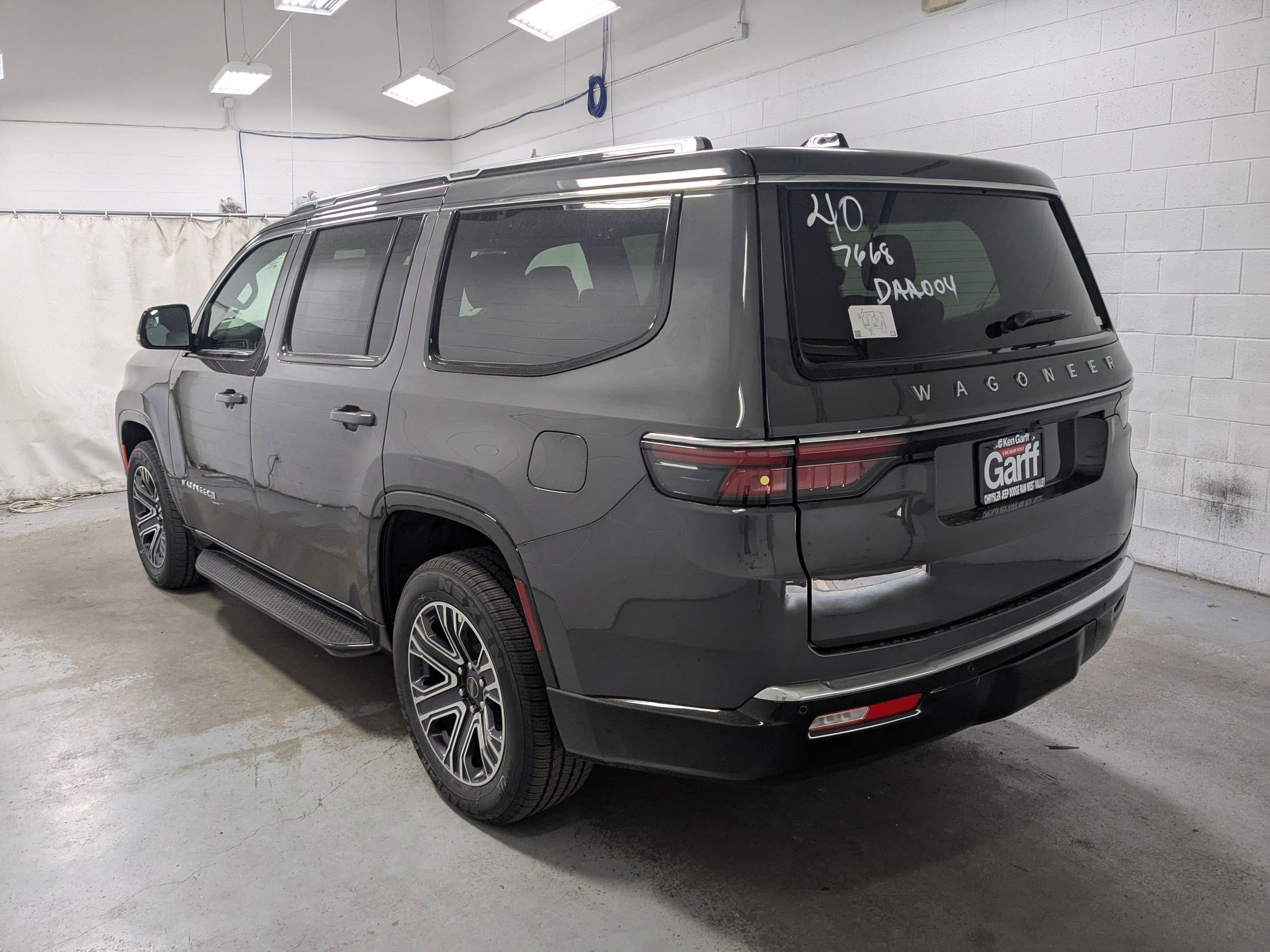 New 2025 Jeep Wagoneer Series II w/ 8-Passenger Seating Package image 7