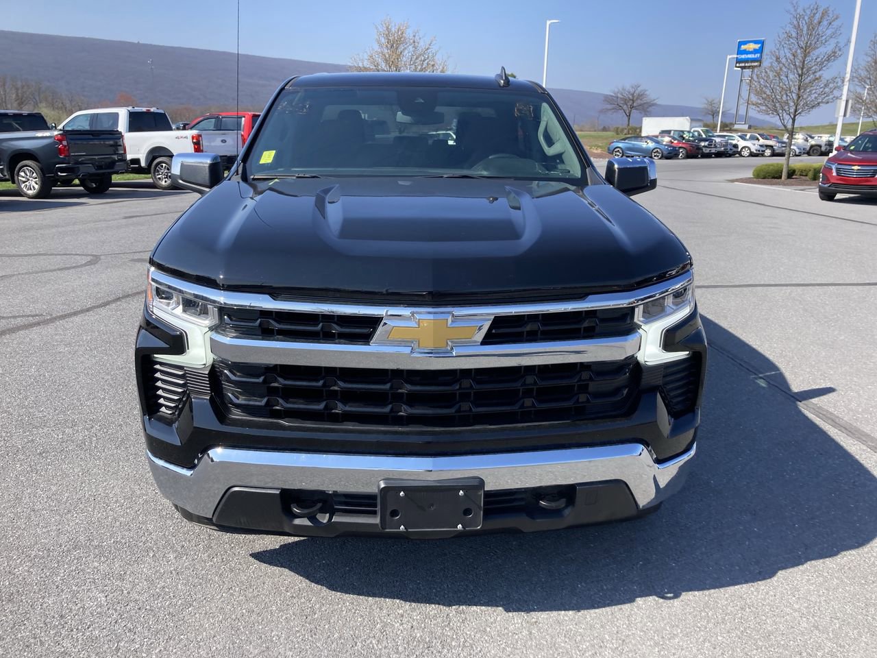 Used 2023 Chevrolet Silverado 1500 LT image 2