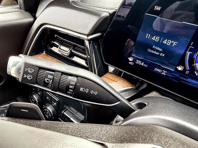 Used 2025 Chevrolet Suburban High Country AWD/4WD image 58