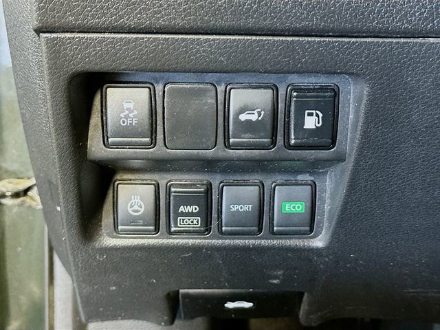 Used 2018 Nissan Rogue SV w/ Premium Package image 12