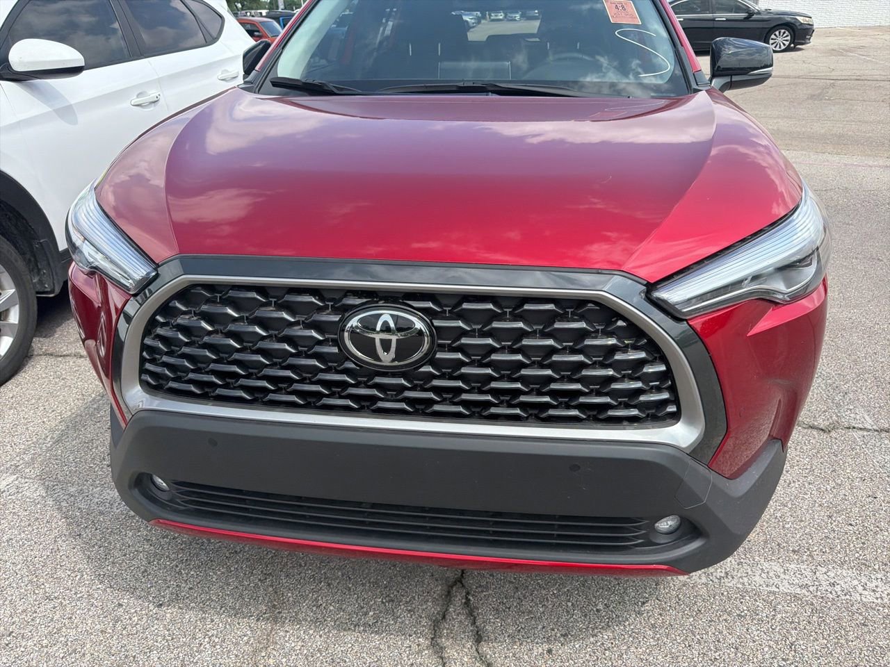 Used 2025 Toyota Corolla Cross XLE w/ Convenience Package FWD image 2