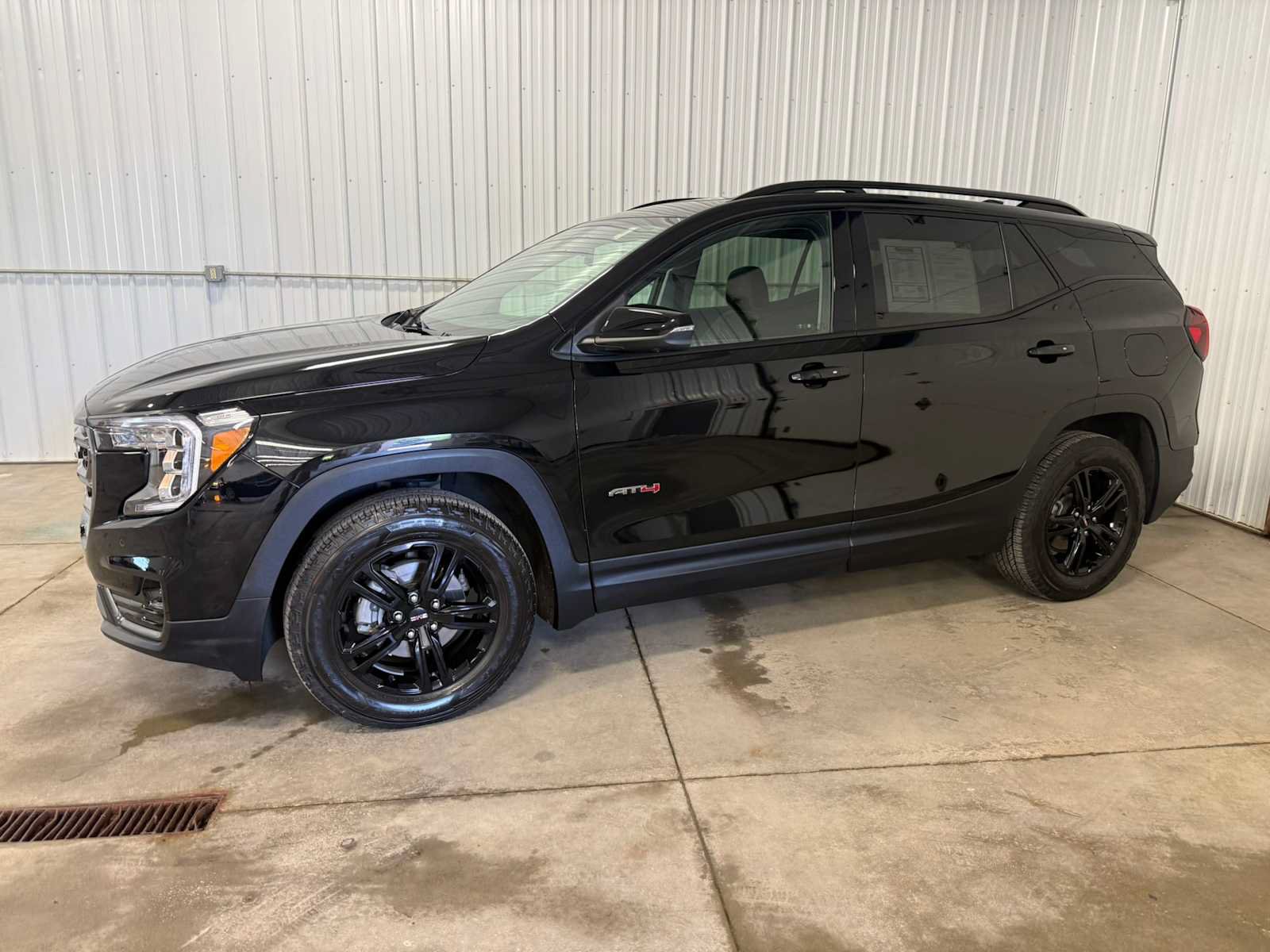 Used 2024 GMC Terrain AT4 w/ Tech Package AWD/4WD image 2