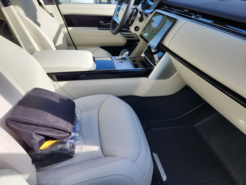 New 2026 Land Rover Range Rover SE AWD/4WD image 3