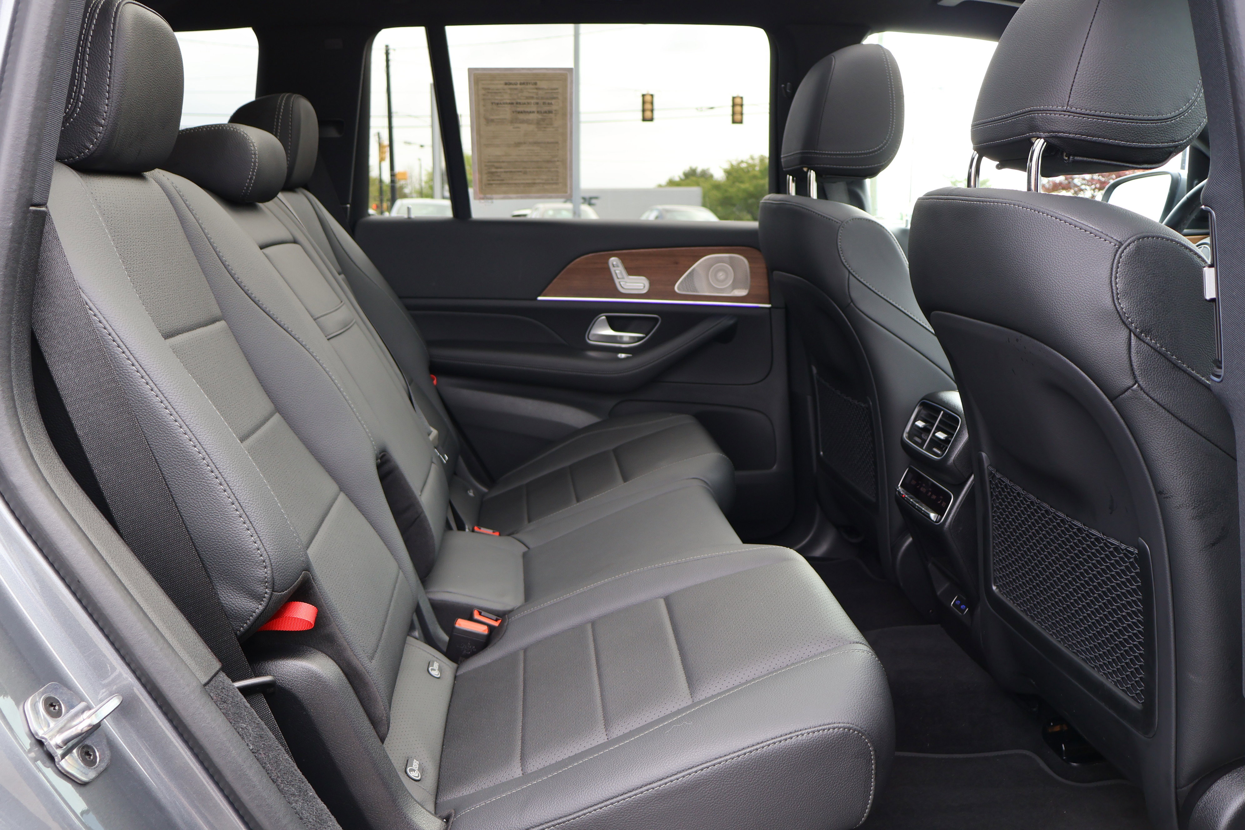 Used 2025 Mercedes-Benz GLS 450 4MATIC image 28