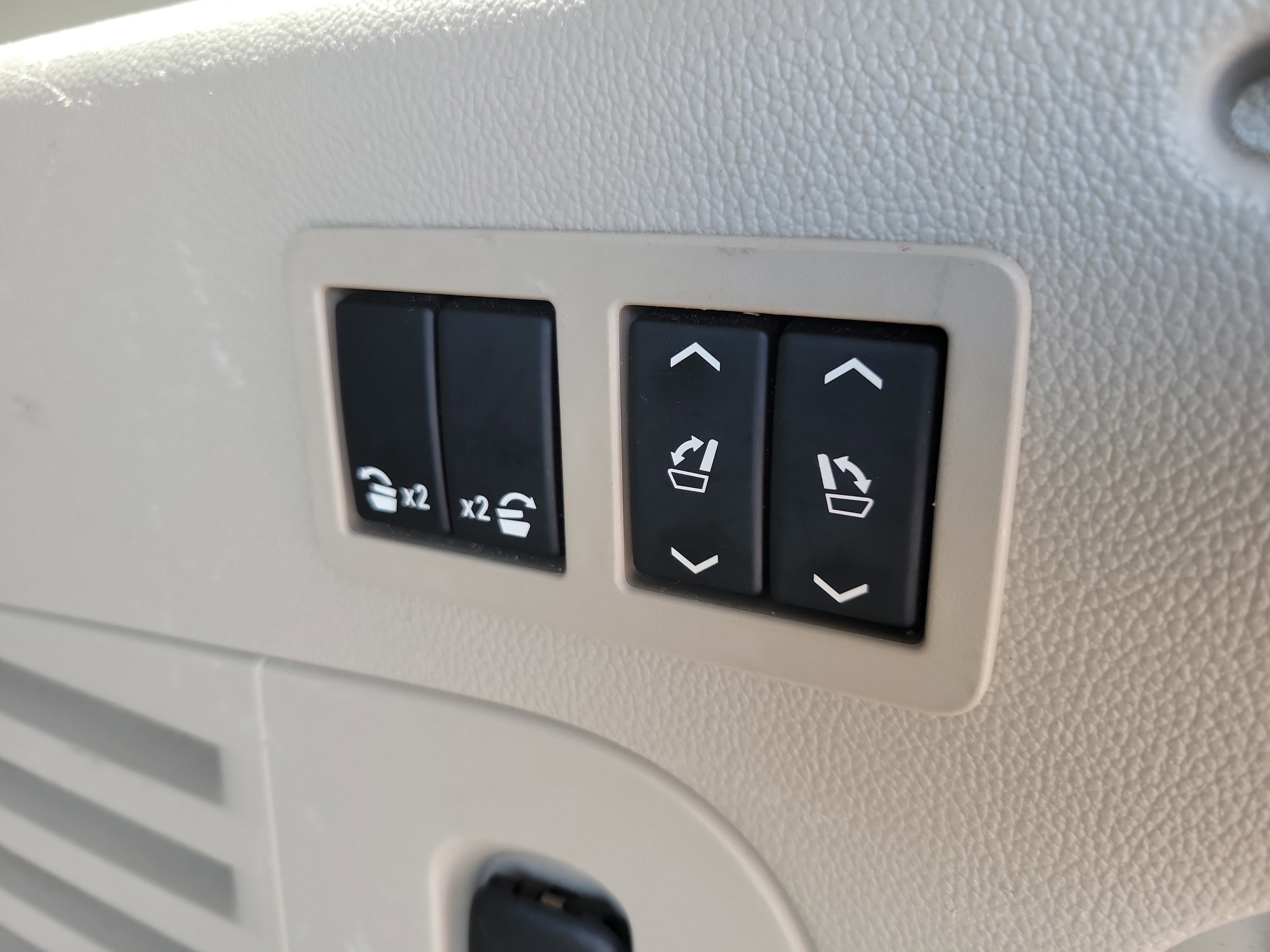 Used 2018 Cadillac Escalade ESV Luxury image 25