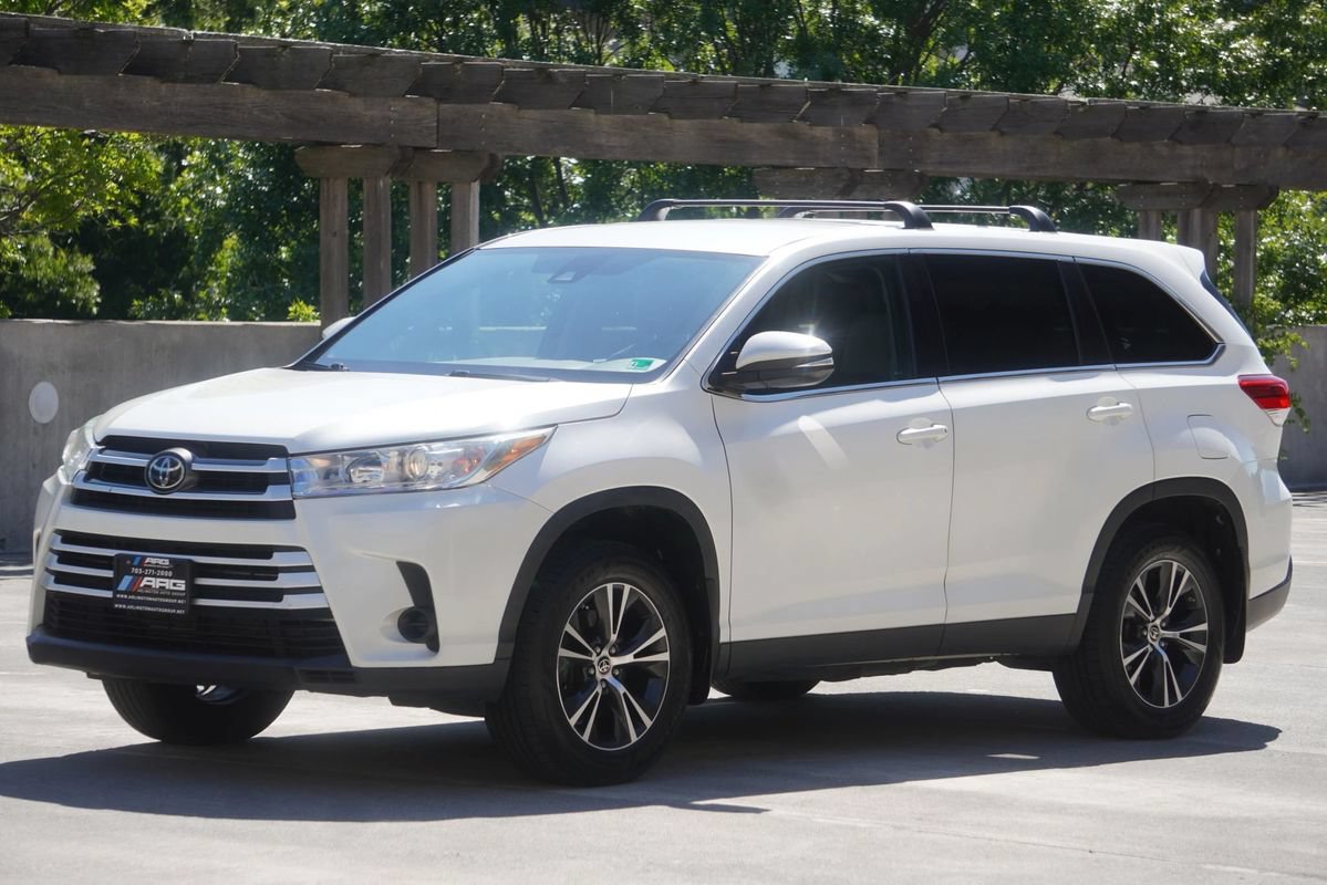 Used 2019 Toyota Highlander LE AWD/4WD image 33