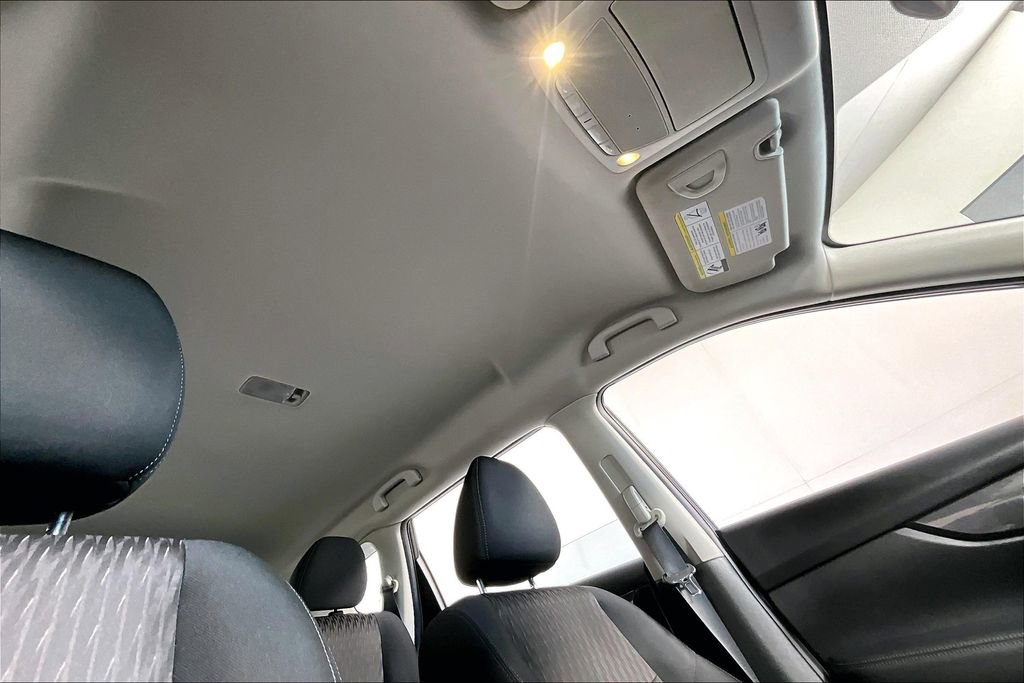 Used 2018 Nissan Rogue S image 22