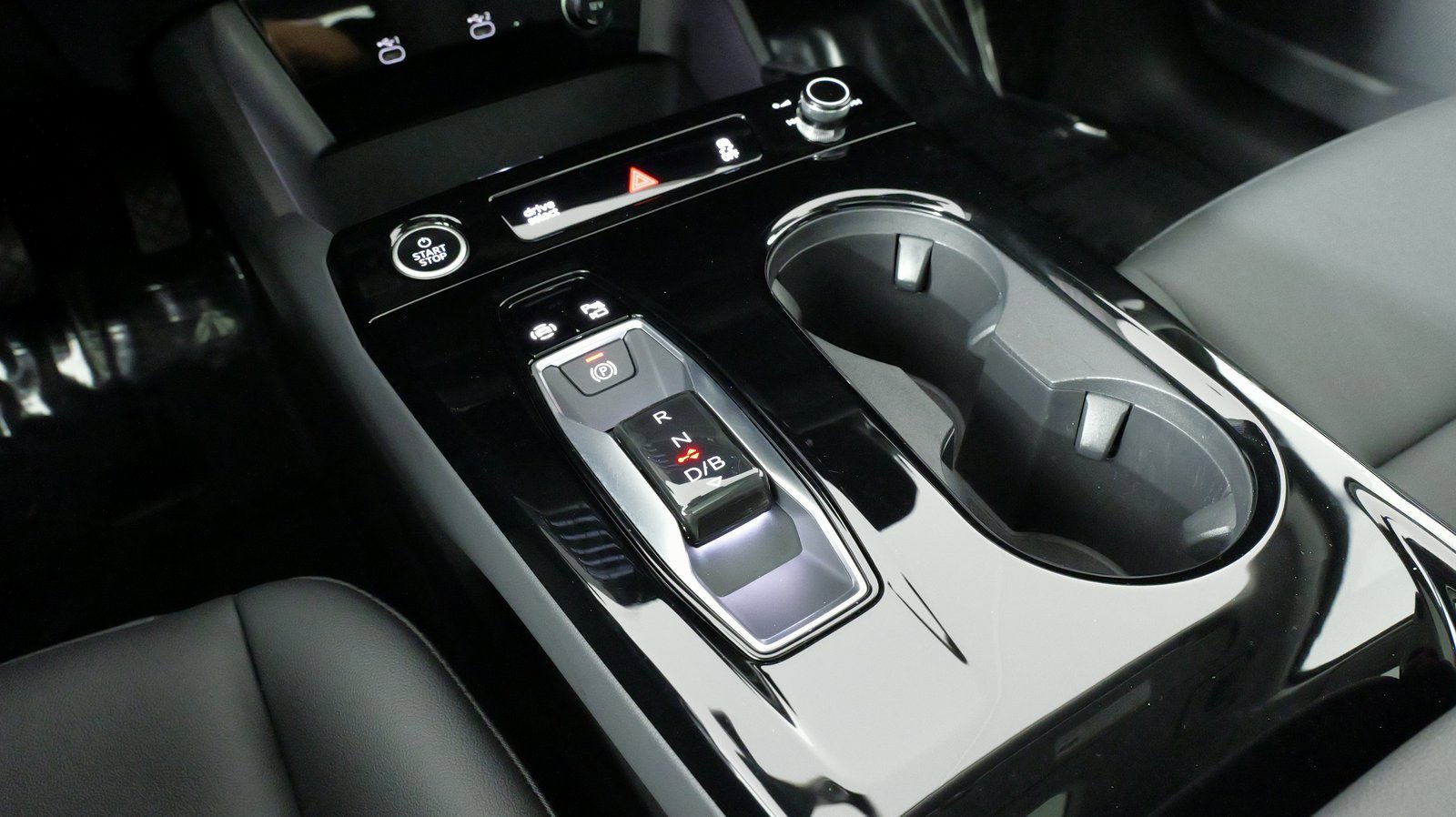 Used 2025 Audi Q6 e-tron Premium image 63