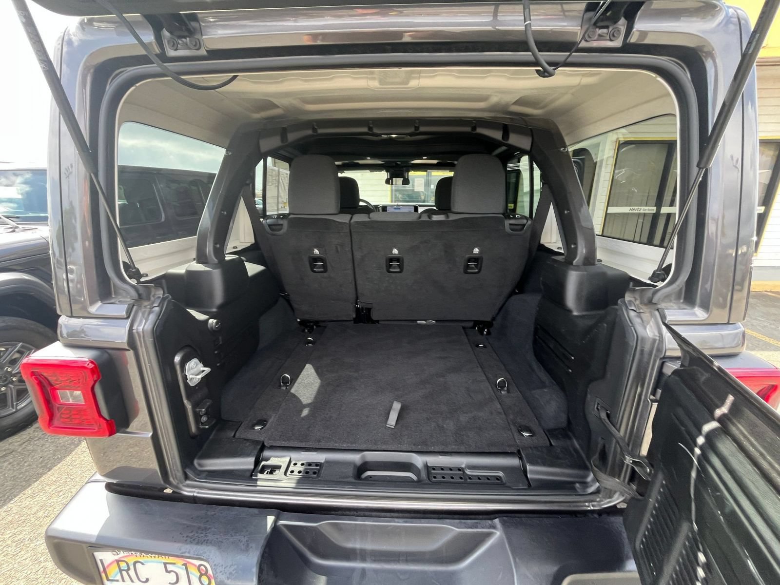 Used 2025 Jeep Wrangler Unlimited Sahara AWD/4WD image 29