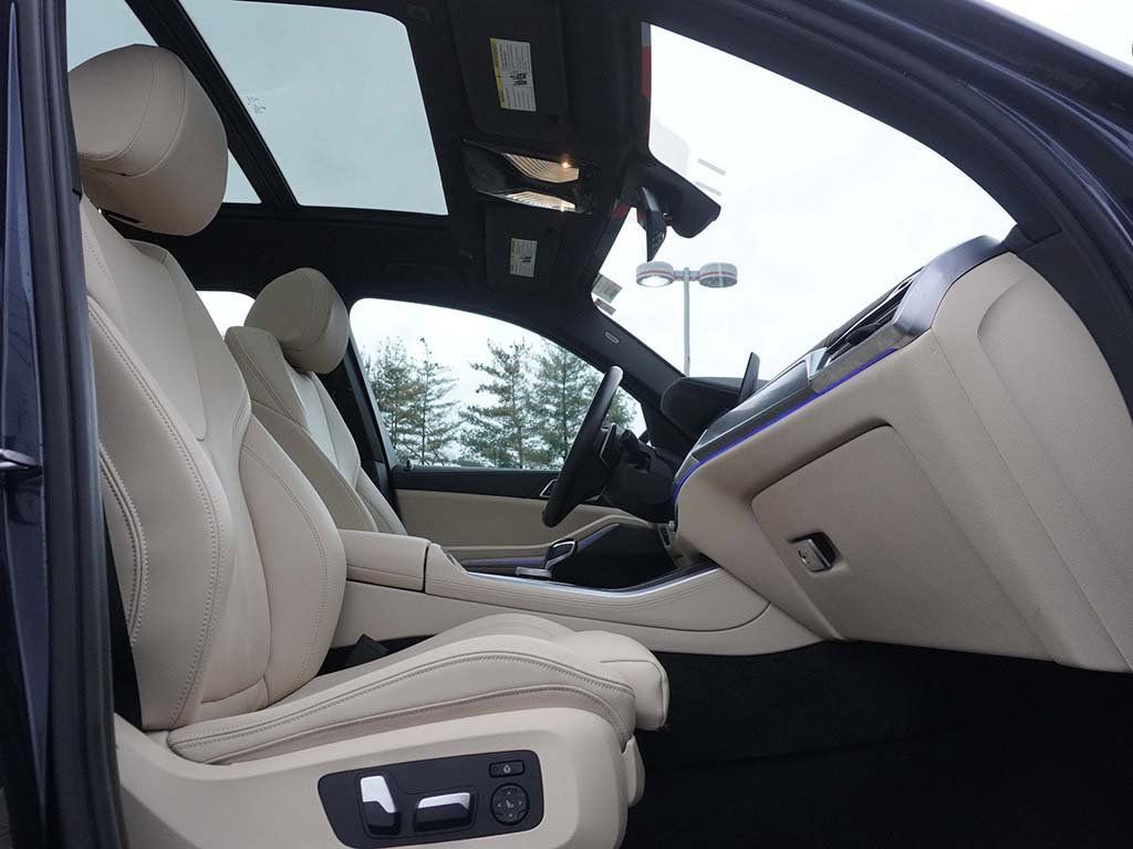 Used 2022 BMW X5 xDrive40i w/ Premium Package AWD/4WD image 37