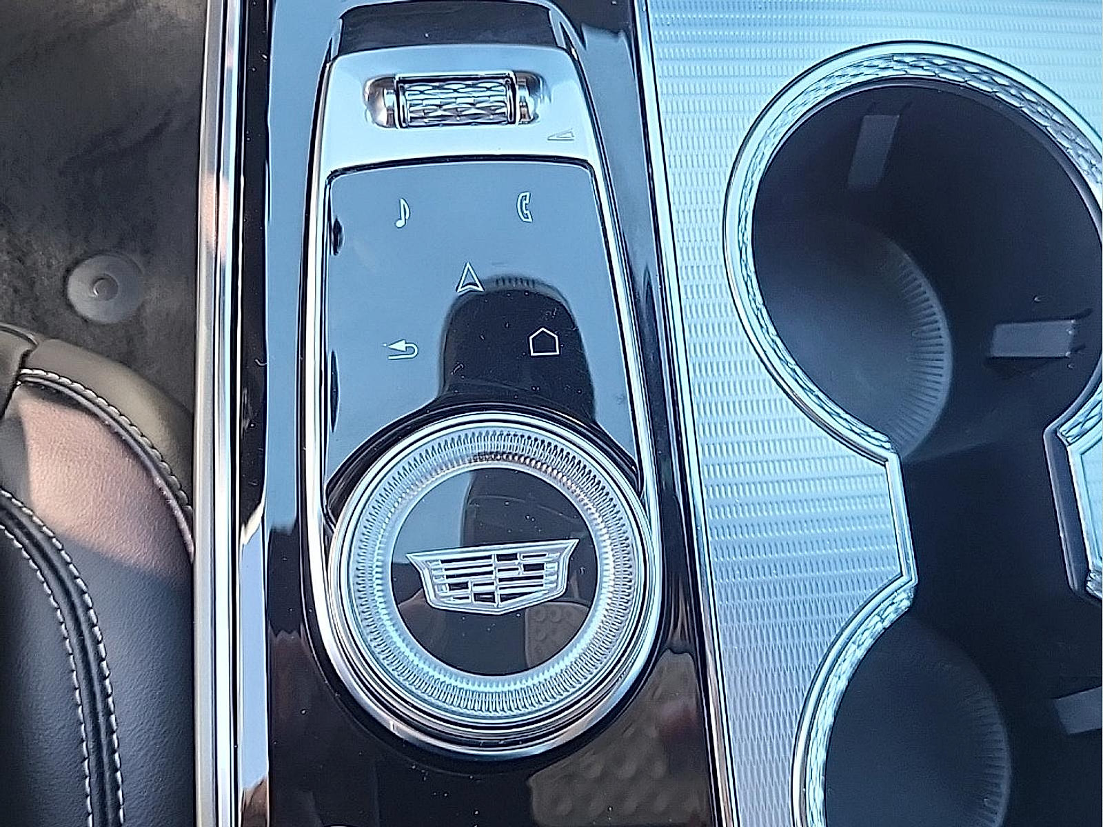 Certified 2024 Cadillac Lyriq Tech AWD/4WD image 28