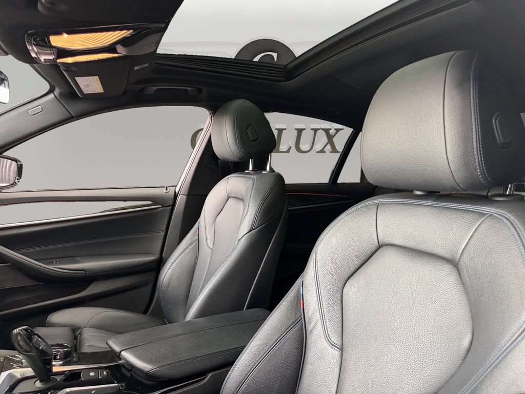 Used 2019 BMW 530i w/ M Sport Package RWD image 9