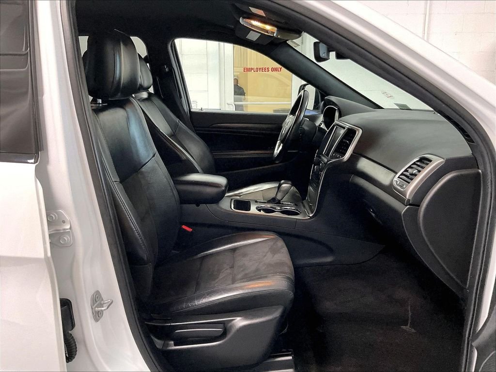 Used 2018 Jeep Grand Cherokee Altitude AWD/4WD image 11