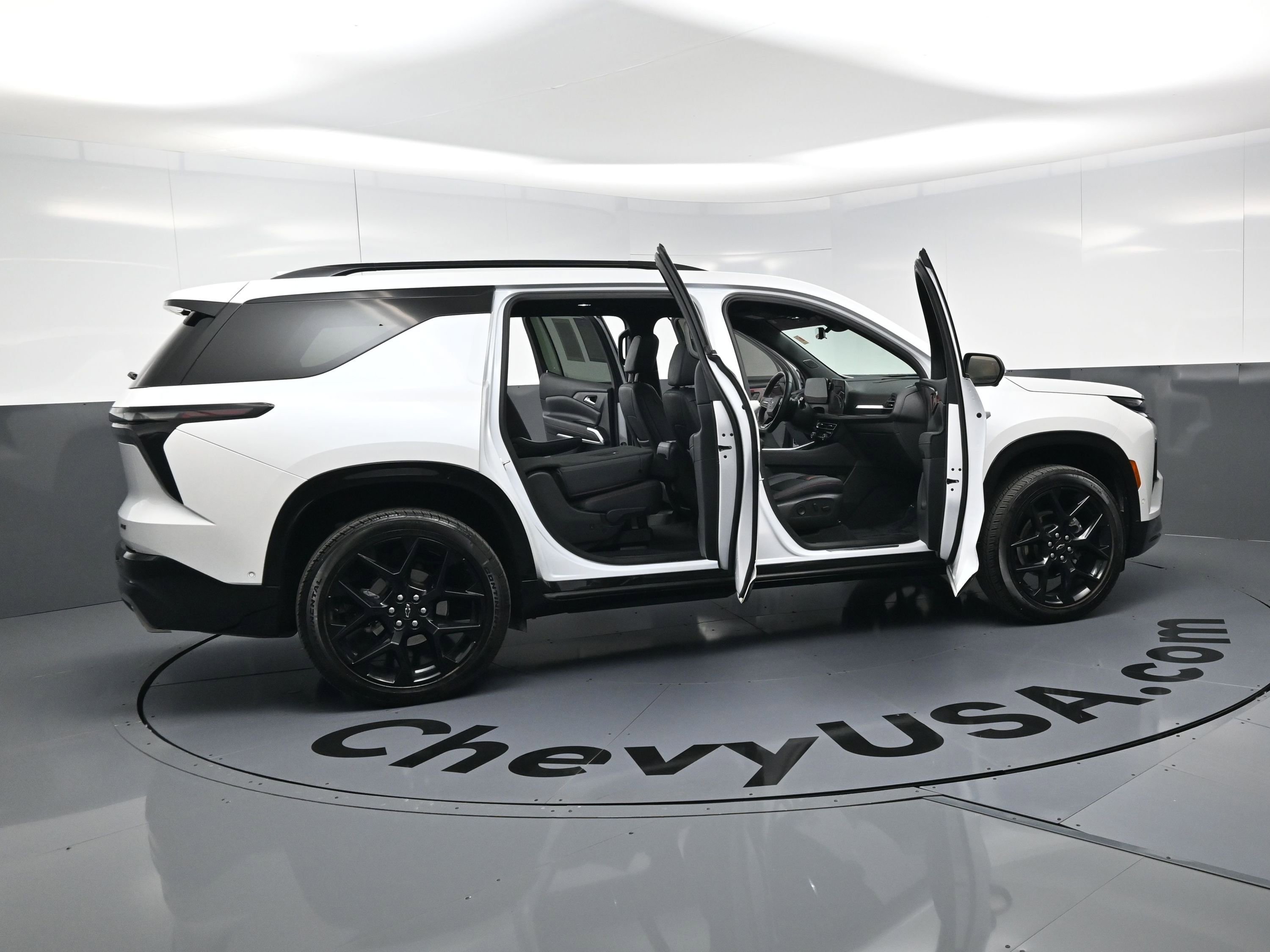 Certified 2025 Chevrolet Traverse RS w/ LPO, Floor Liner Package image 24