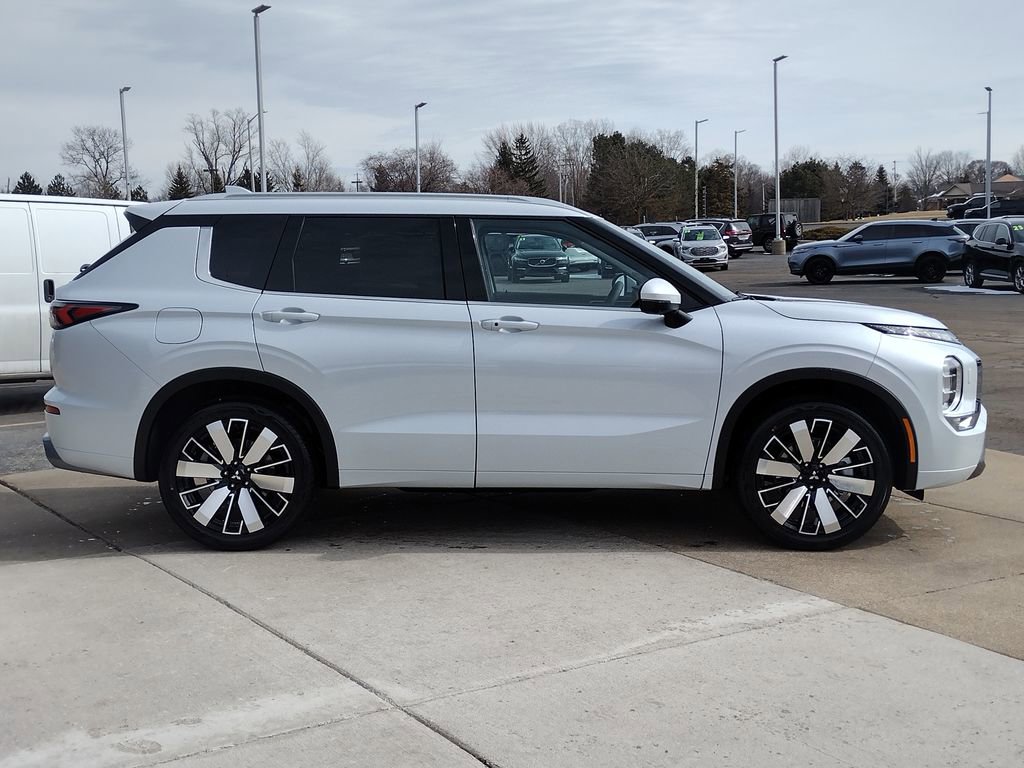 New 2026 Mitsubishi Outlander SEL image 5