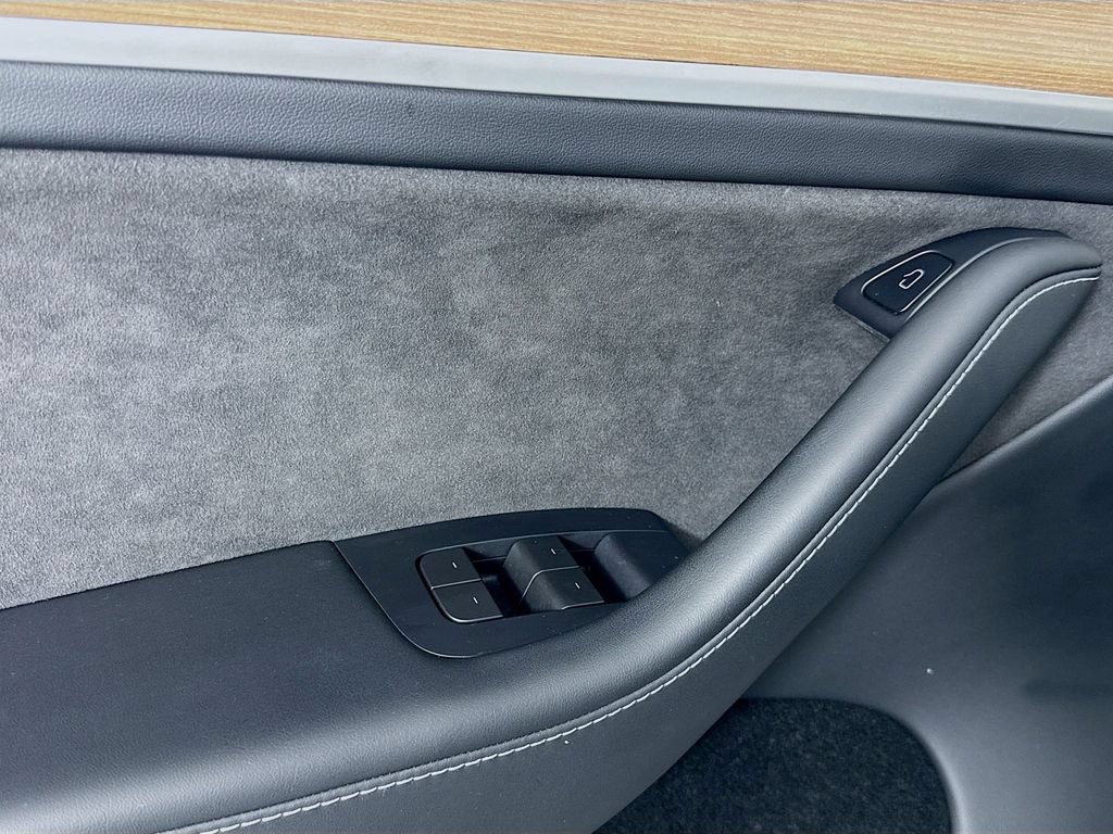 Used 2023 Tesla Model Y Long Range AWD/4WD image 14