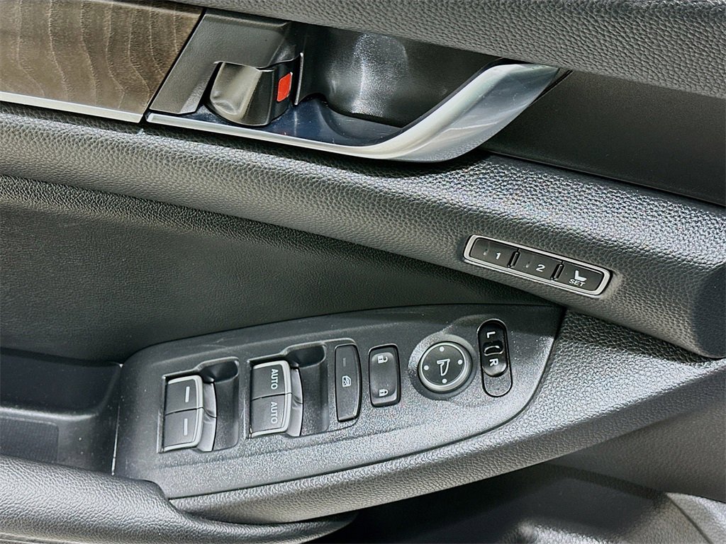 Used 2020 Honda Accord Touring image 18