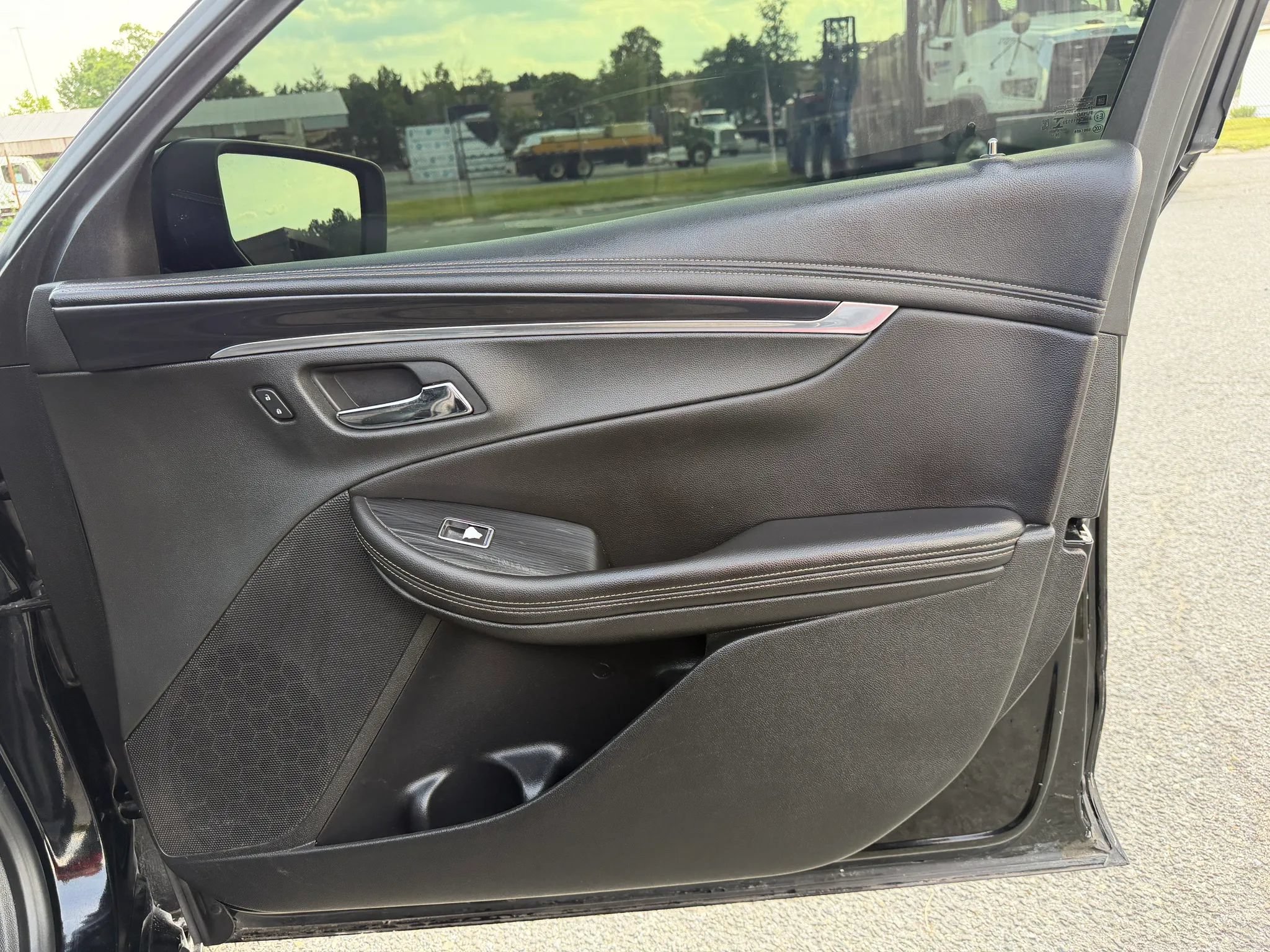 Used 2019 Chevrolet Impala LT FWD image 15