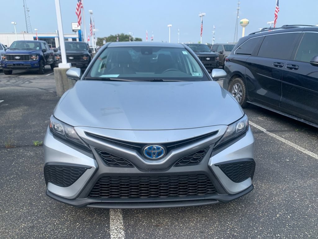 Used 2022 Toyota Camry SE w/ Cold Weather Package FWD image 6
