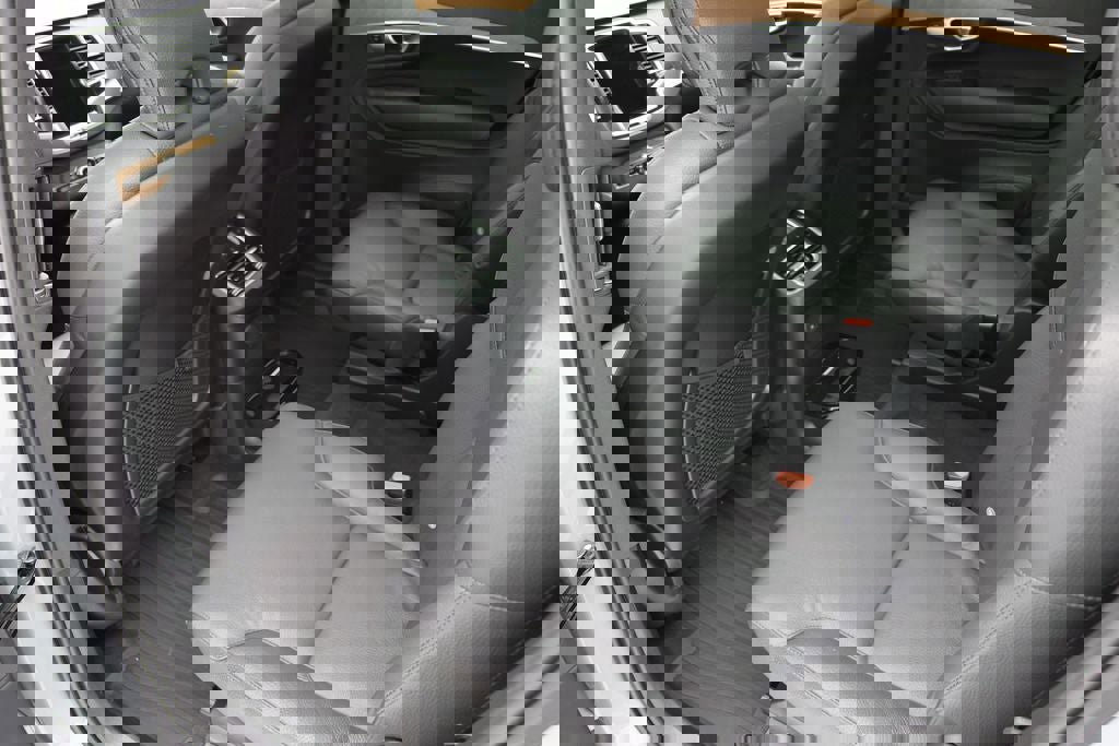 Used 2024 Volvo XC90 T8 Plus w/ Protection Package Premier image 10