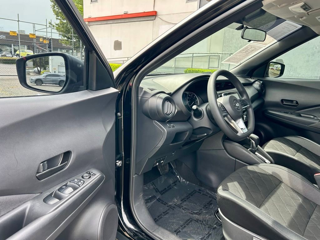 Used 2018 Nissan Kicks S FWD image 9