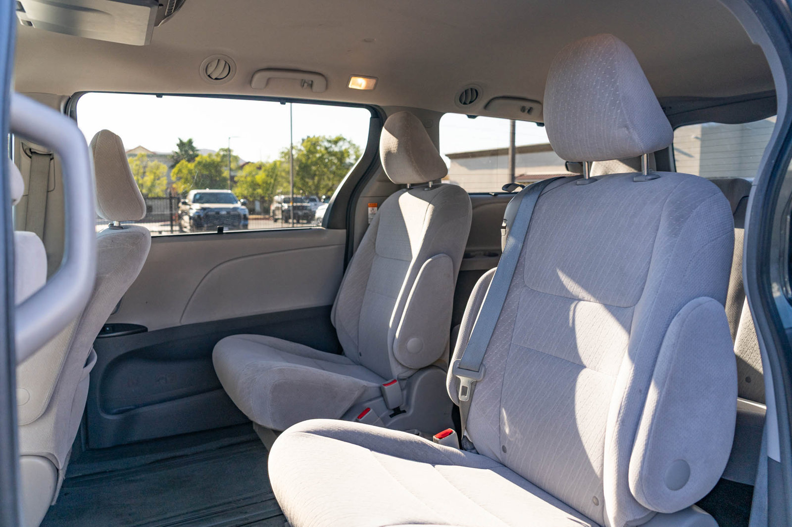 Certified 2017 Toyota Sienna LE w/ Cargo Management Package FWD image 16