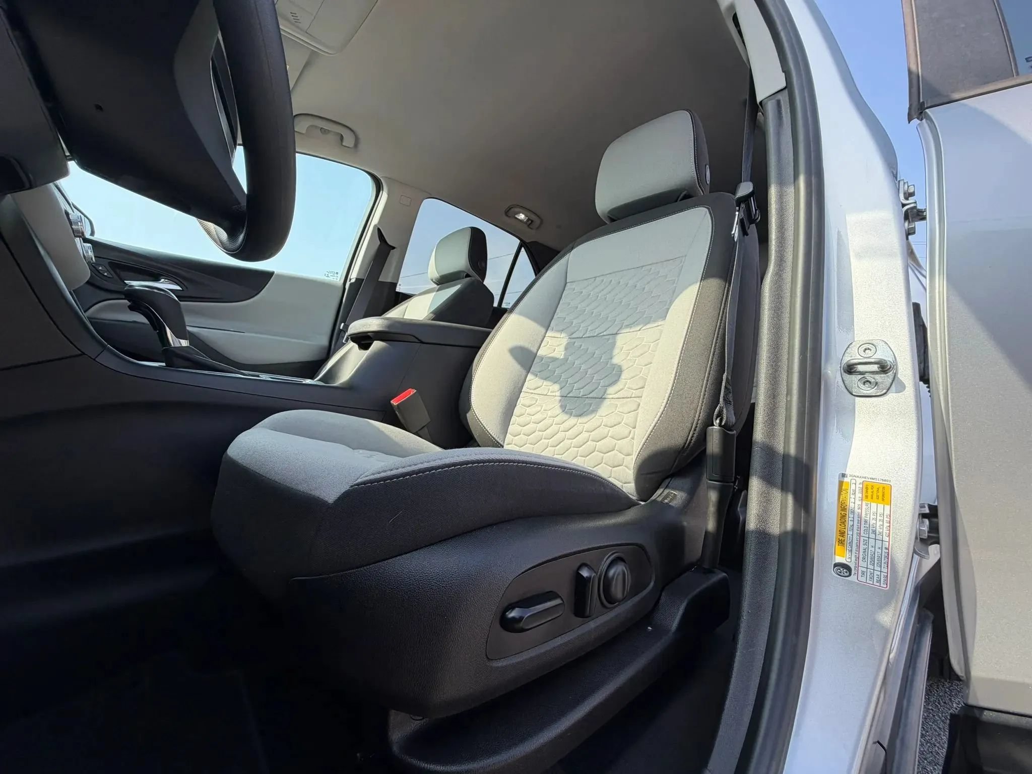 Used 2021 Chevrolet Equinox LS w/ LS Convenience Package FWD image 27